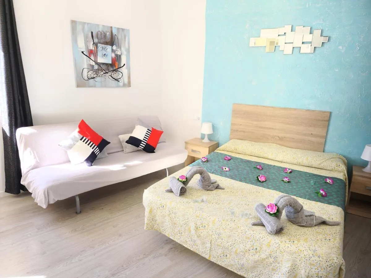 Daniel Beachfront, 2 Rooms Wifi Free Playa de las Americas  0*, Playa de las Americas (Tenerife)
